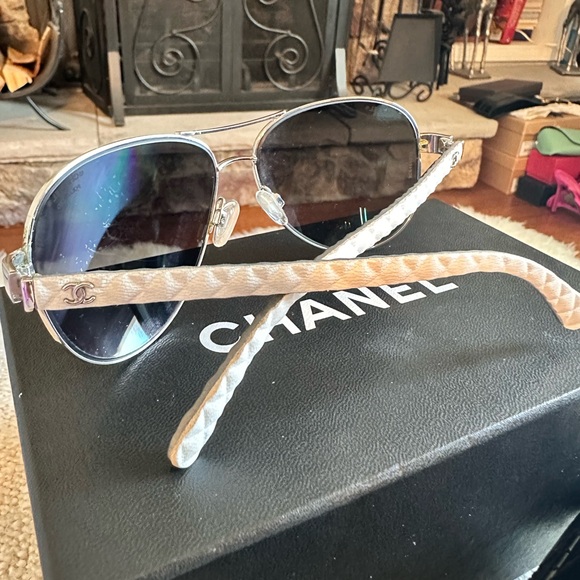 CHANEL Silver and White Polarized Aviators - Picture 3 of 9